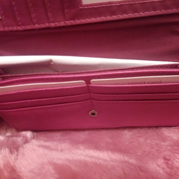 Pink Wallet - Picture 6 of 7